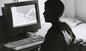 Кожен день діти проводять за комп'ютером та телевізором часу більше, ніж за тиждень витрачають на навчання 