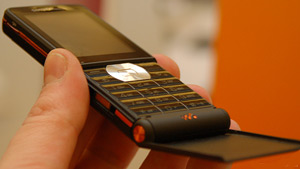 Телефон Sony Ericsson W350 (фото InfoSyncWorld.com)